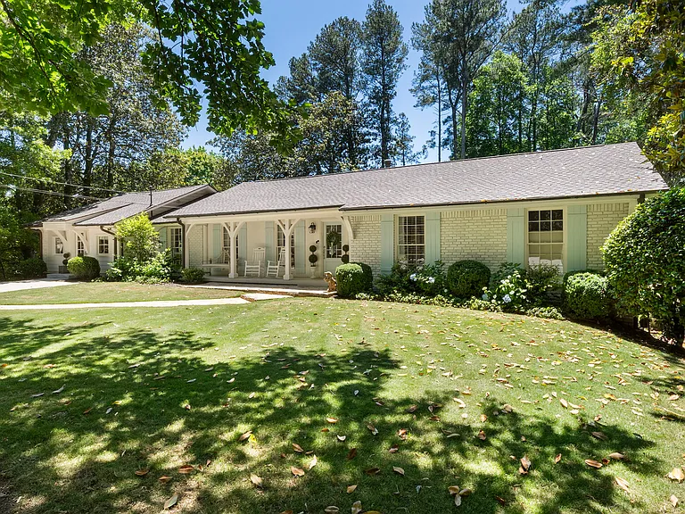 4470 Chatworth Ct NE — Photo 2