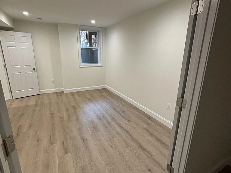 325 V St NE #1 — Photo 8
