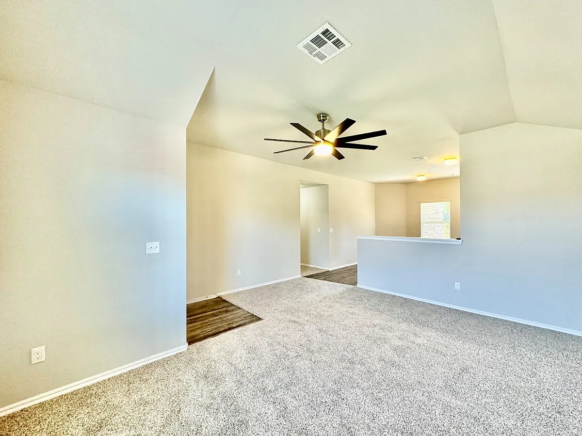 3 bed, 2.0 bath, 1267 sqft, $1,650 — Photo 4