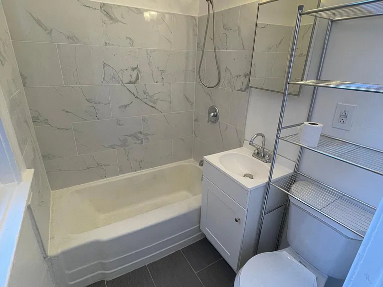 226 Stratford Ave #1 — Photo 5