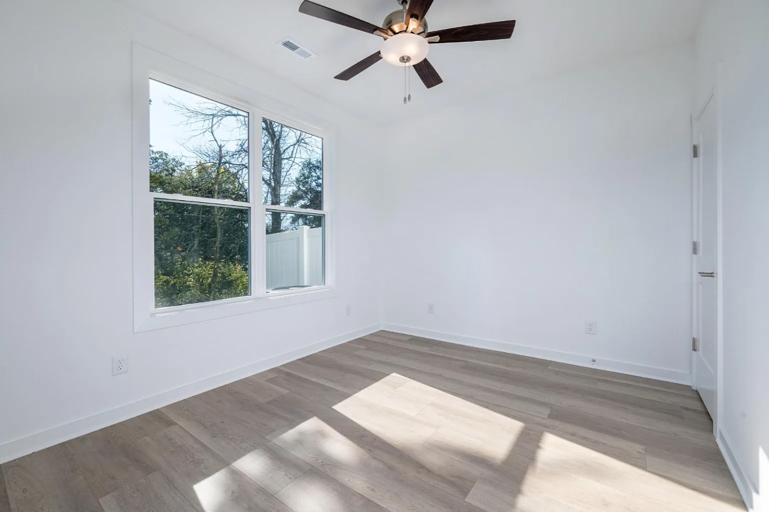 3 bed, 2.5 bath, 1390 sqft, $1,995 — Photo 4