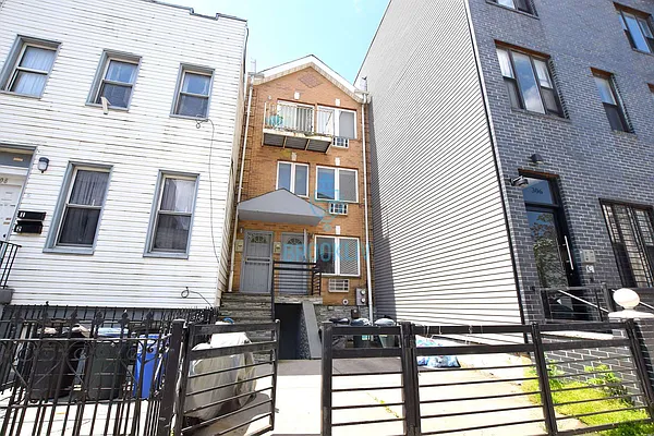 Rented by null | media 25