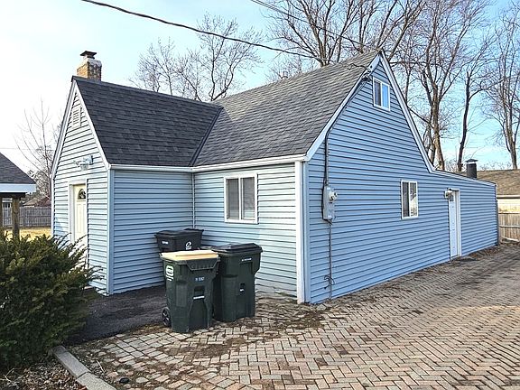 2nd image of 36107 N Green Bay Rd