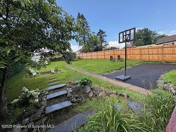 5th image of 915 Throop St #L-12