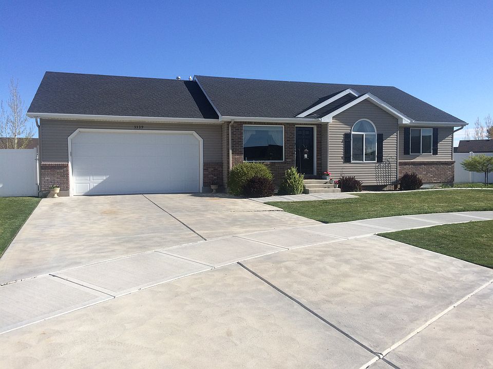 1st image of 3329 E Sweet Briar Dr