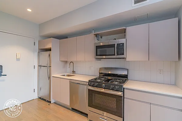 Rented by MySpaceNYC | media 22