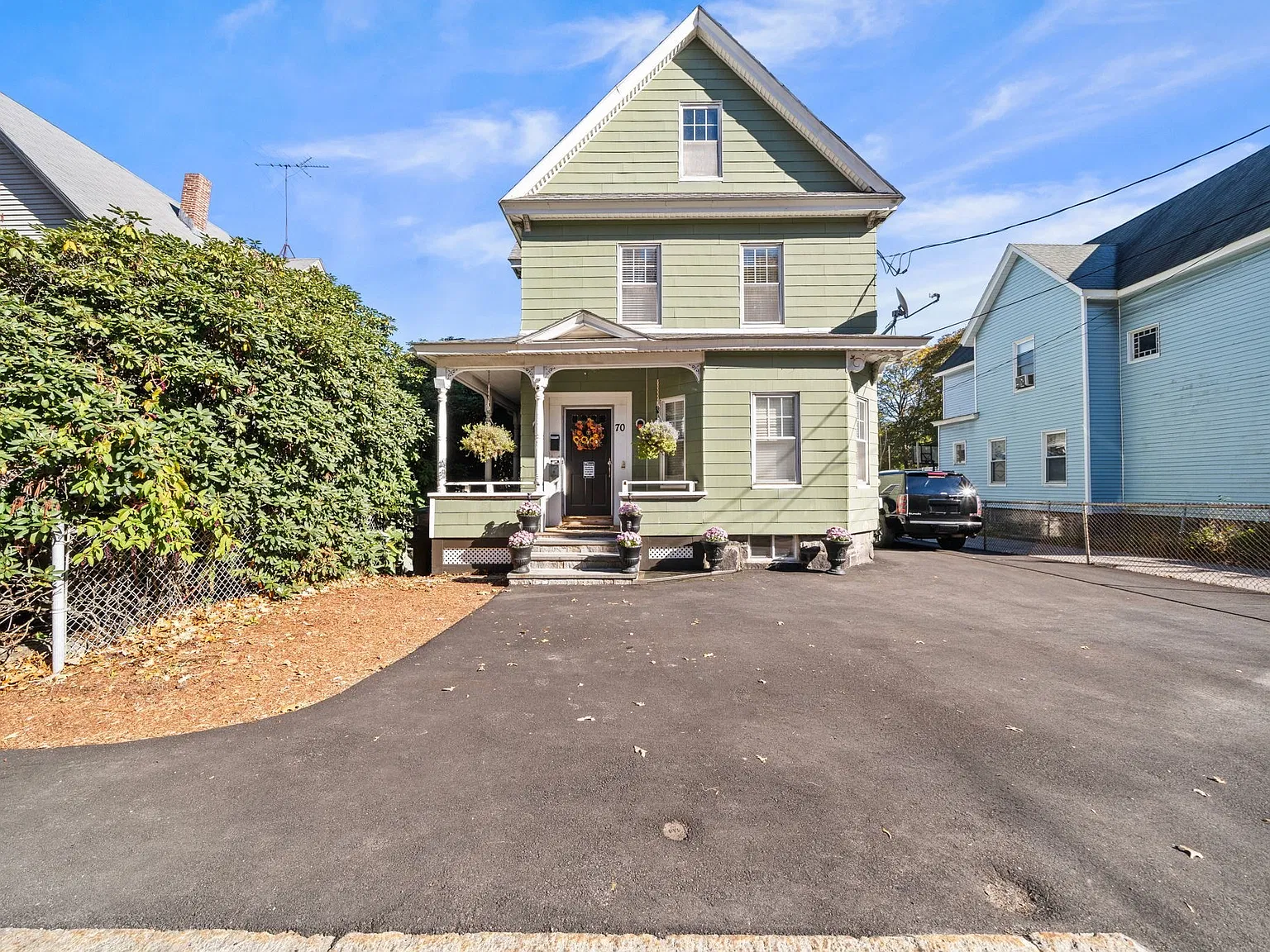 2 bed, 1.0 bath, 1030 sqft, $2,300 — Photo 2