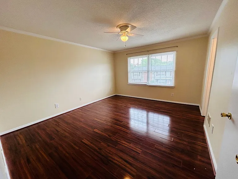 4725 Tower Rd — Photo 16