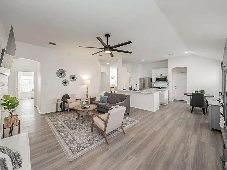 9040 Weller Ln — Photo 6