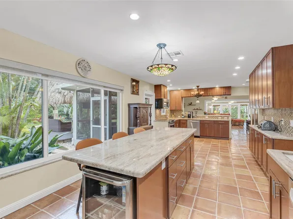 1400 NE 28th Place, Wilton Manors, FL 33334