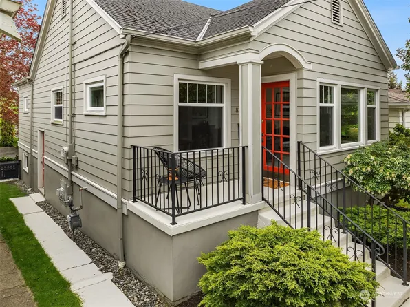 8228 15th Avenue NE, Seattle, WA 98115