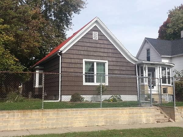 1st image of 1728 Everett St