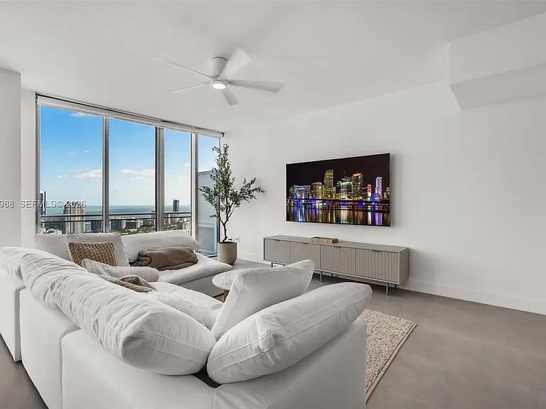 92 SW 3rd St #5204 — Photo 8
