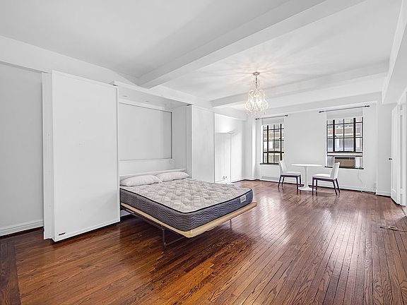 3rd image of 333 W 56th St APT 7J