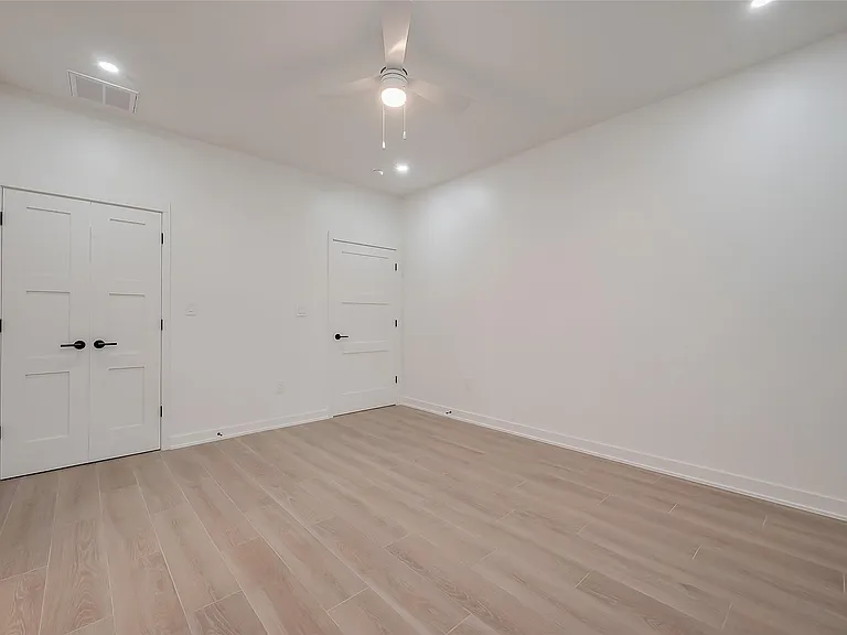 2702 Delano St — Photo 37