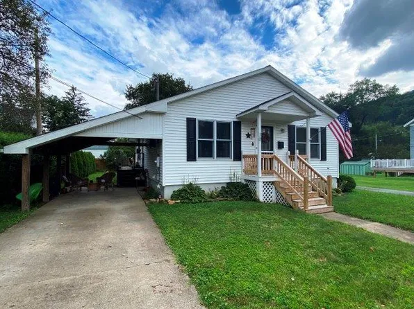 10 Alexander St, Warren, PA 16365