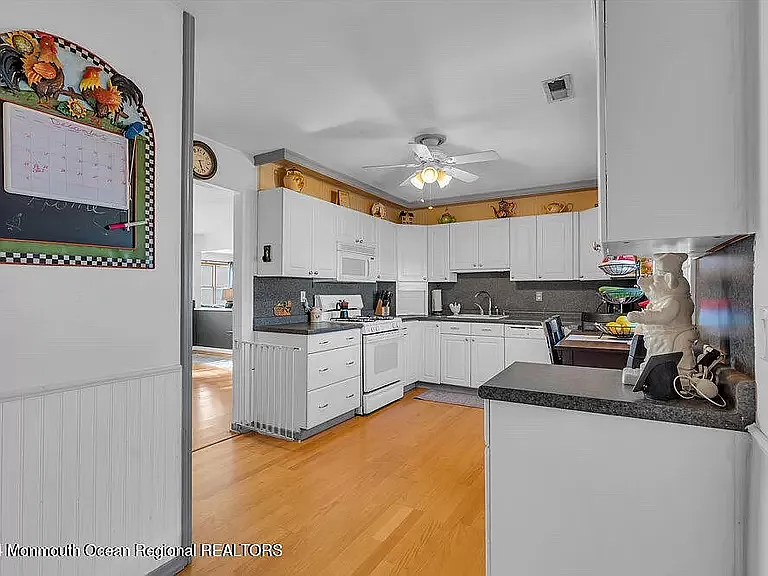 1725 3rd Ave — Photo 16
