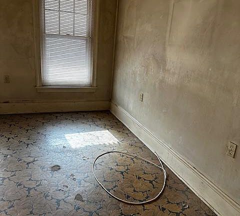 5th image of 335 Chestnut St