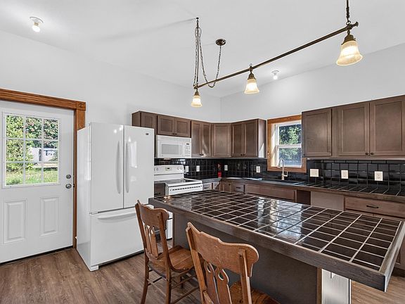 4th image of 9722 4th St