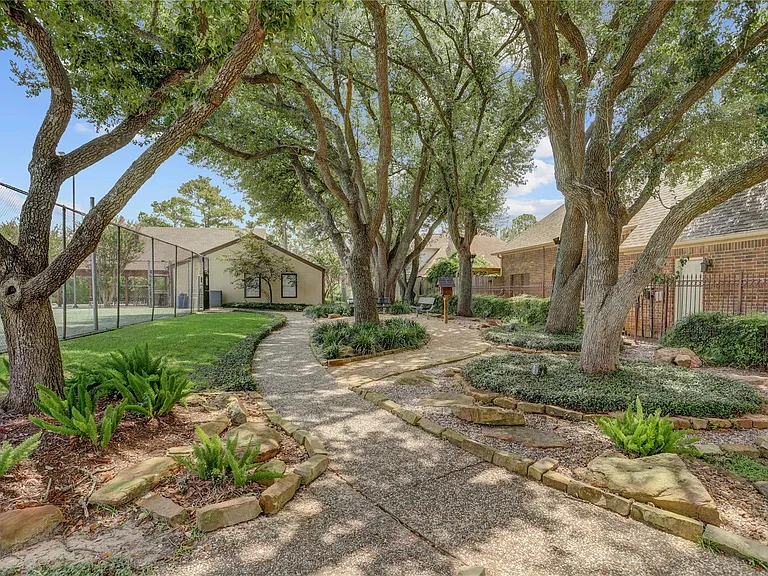 11703 Wickhollow Ln — Photo 32