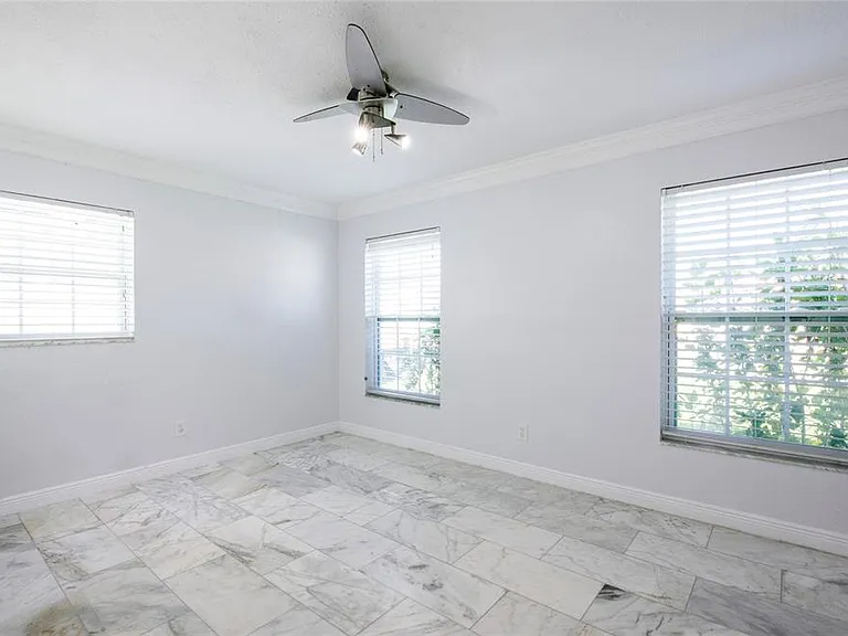 551 Crystal Dr — Photo 33
