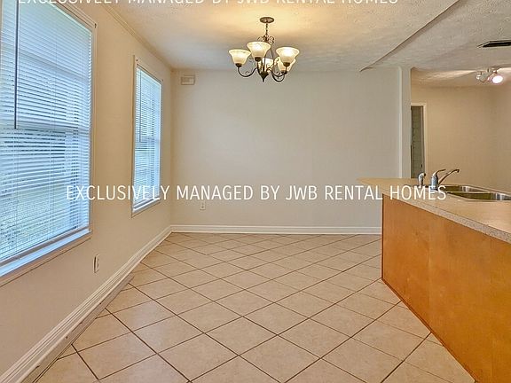 3rd image of 5003 Campenella Dr