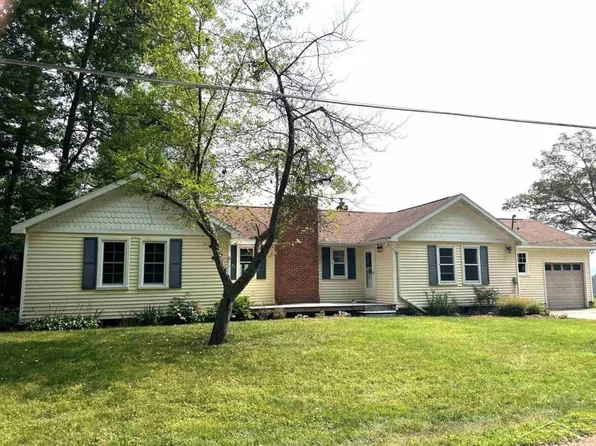 2698 N Peterson Dr, Sanford, MI 48657