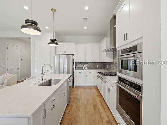 2nd image of 209 Foxbriar Court