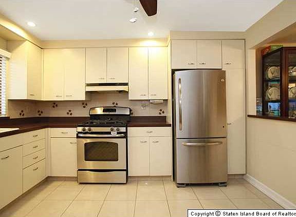 5th image of 111 Vincent Ave