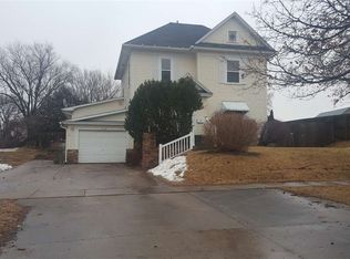 209 S Walnut St, West Union, IA 52175