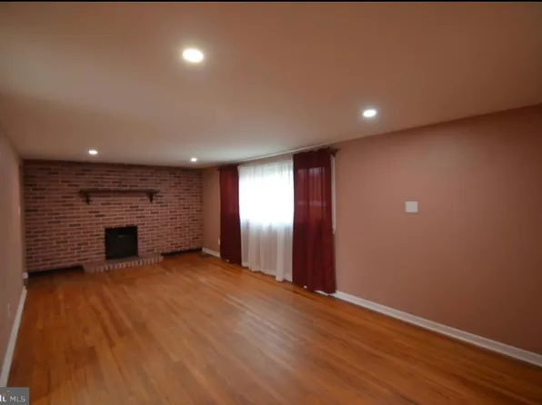 1037 Hilltown Pike, Line Lexington, PA 18932