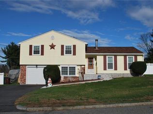 128 Bayberry Rd, Woonsocket, RI 02895
