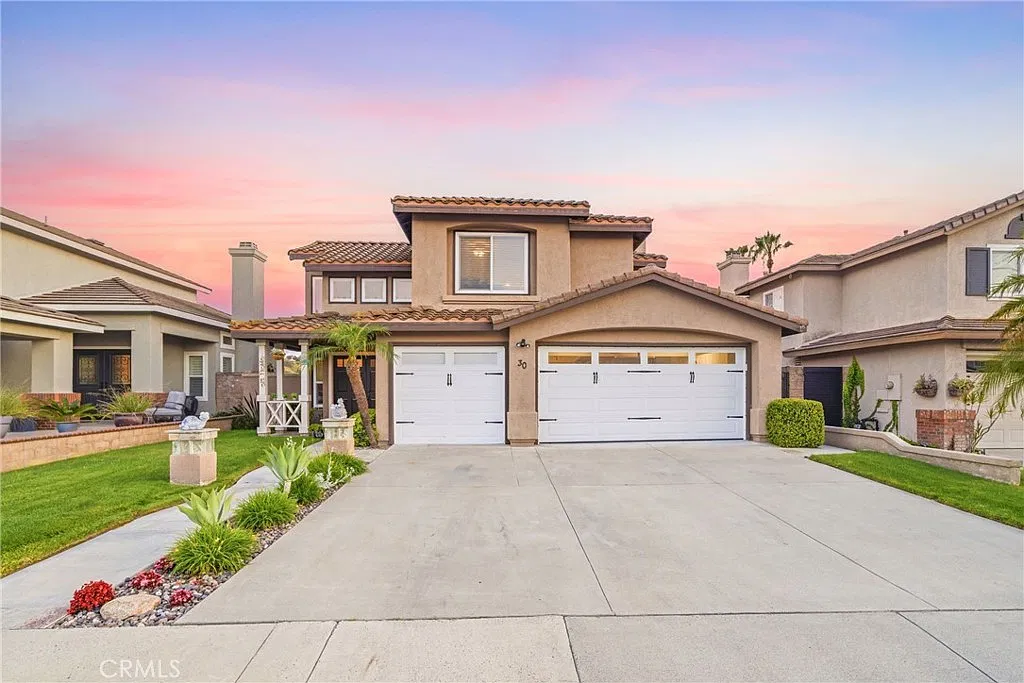 3 bed, 2.5 bath, 1624 sqft, $4,950 — Photo 1