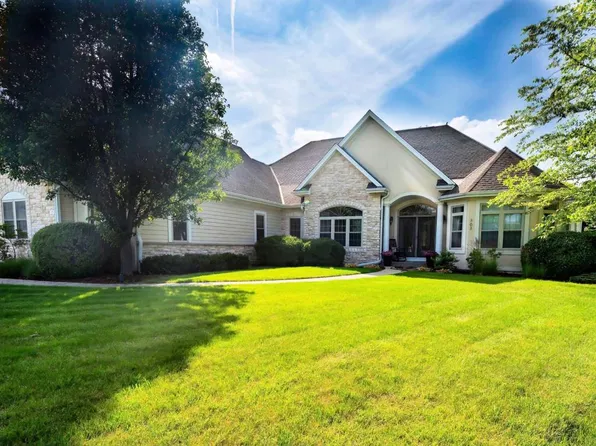 363 Sunshine DRIVE, Hartland, WI 53029