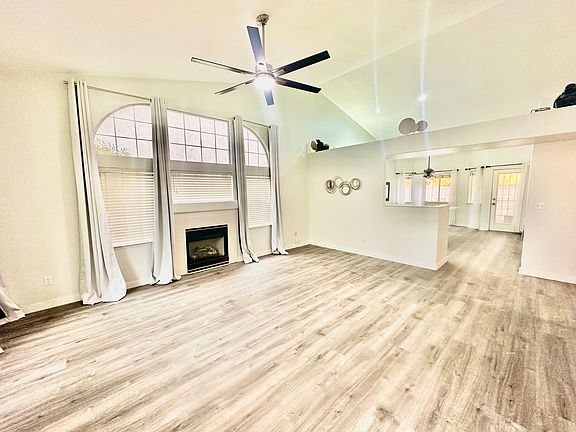 3rd image of 9843 N Price Ave
