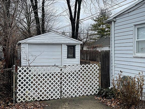 5th image of 27065 Brush St
