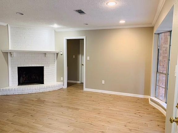 3rd image of 802 Camelot Ln