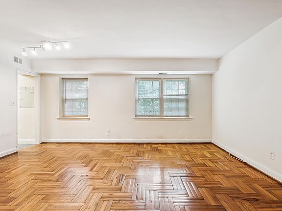 5th image of 1320 Fort Myer Dr APT 802