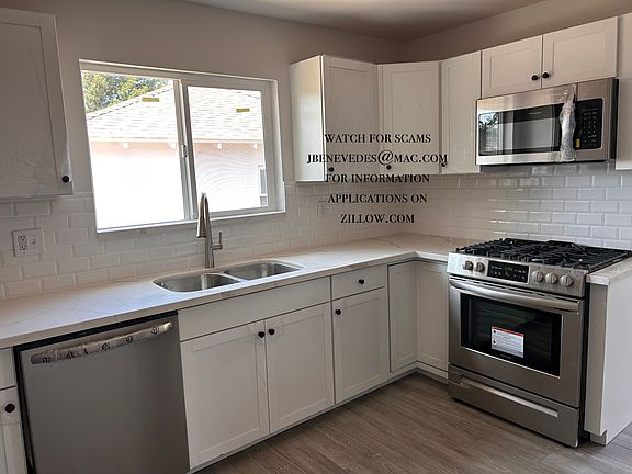 2nd image of 901 W Myrtle Ave