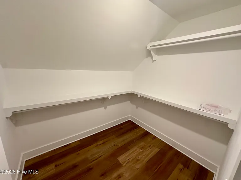 213 Myrtle Ave — Photo 6
