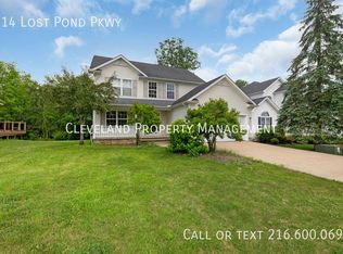814 Lost Pond Pkwy, Chardon, OH 44024