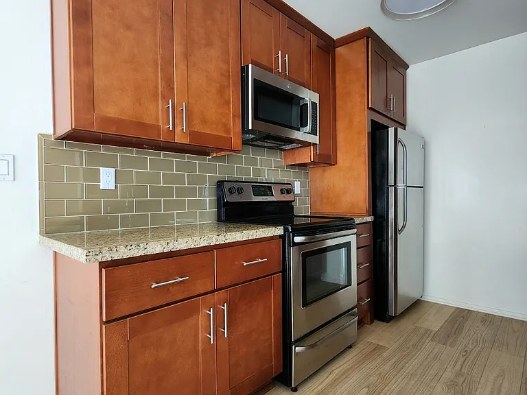 1235 Brockton Ave — Photo 7