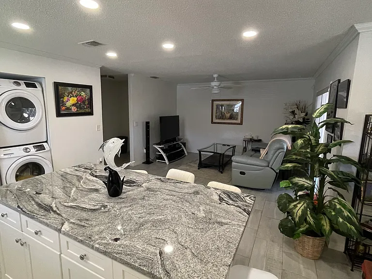 408 Banana Cay Dr #D — Photo 2