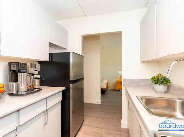 Lockwood Arms Apartments, 193 Lockwood Rd, Regina, SK S4S 6G9