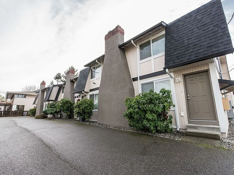Devonshire Townhomes — Photo 24