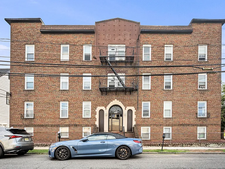 33 Franklin Pl — Photo 2