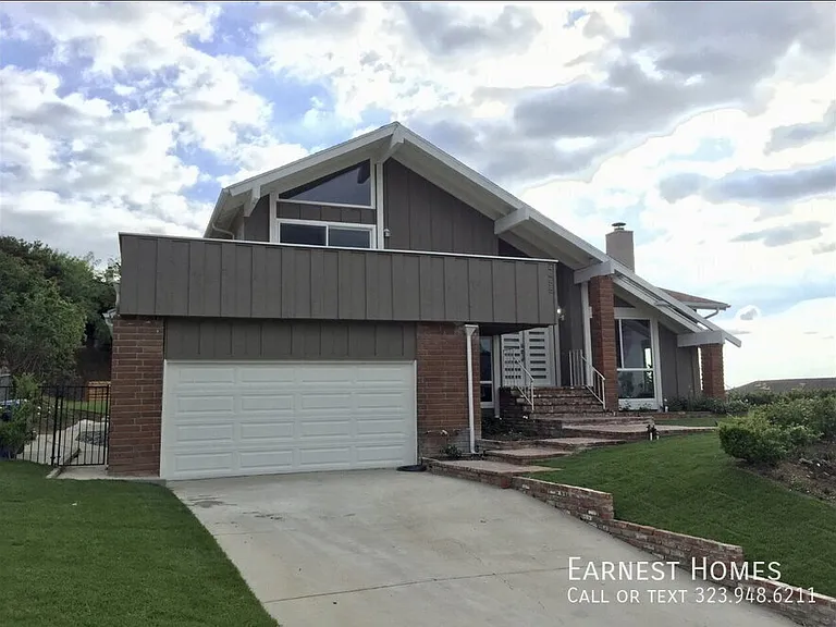 4455 Deanwood Dr — Photo 2