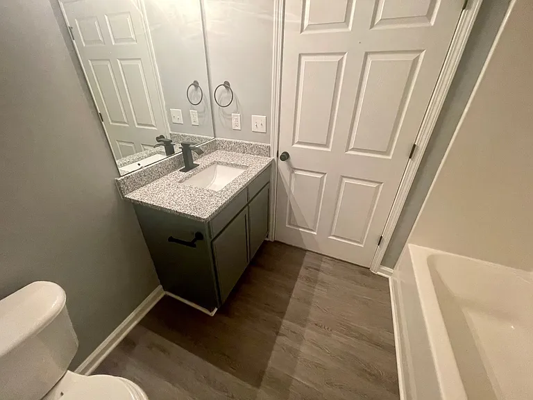 3 Bedroom 3 Bathroom Apartments, perfect for Roommates! — Photo 6