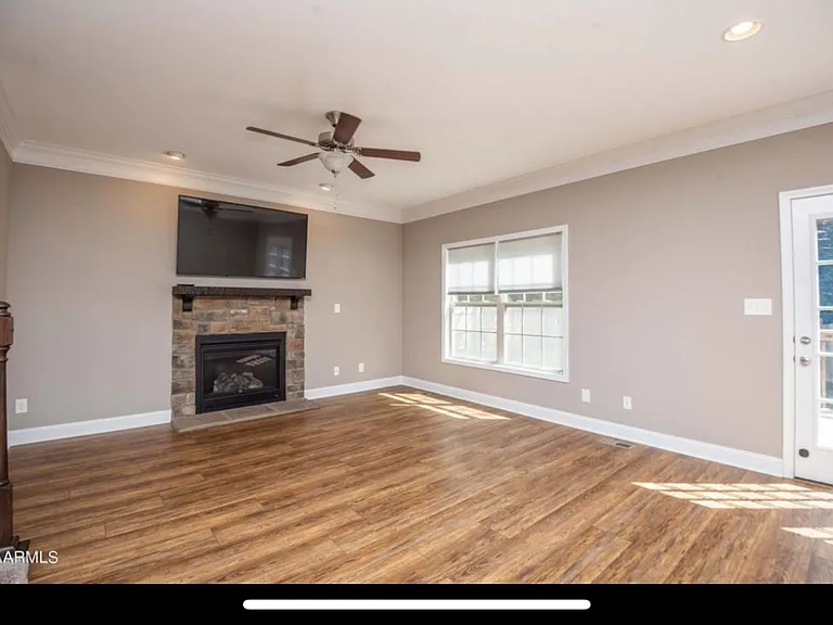 1608 Silver Spur Ln — Photo 13