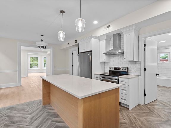 3rd image of 821 State St #G